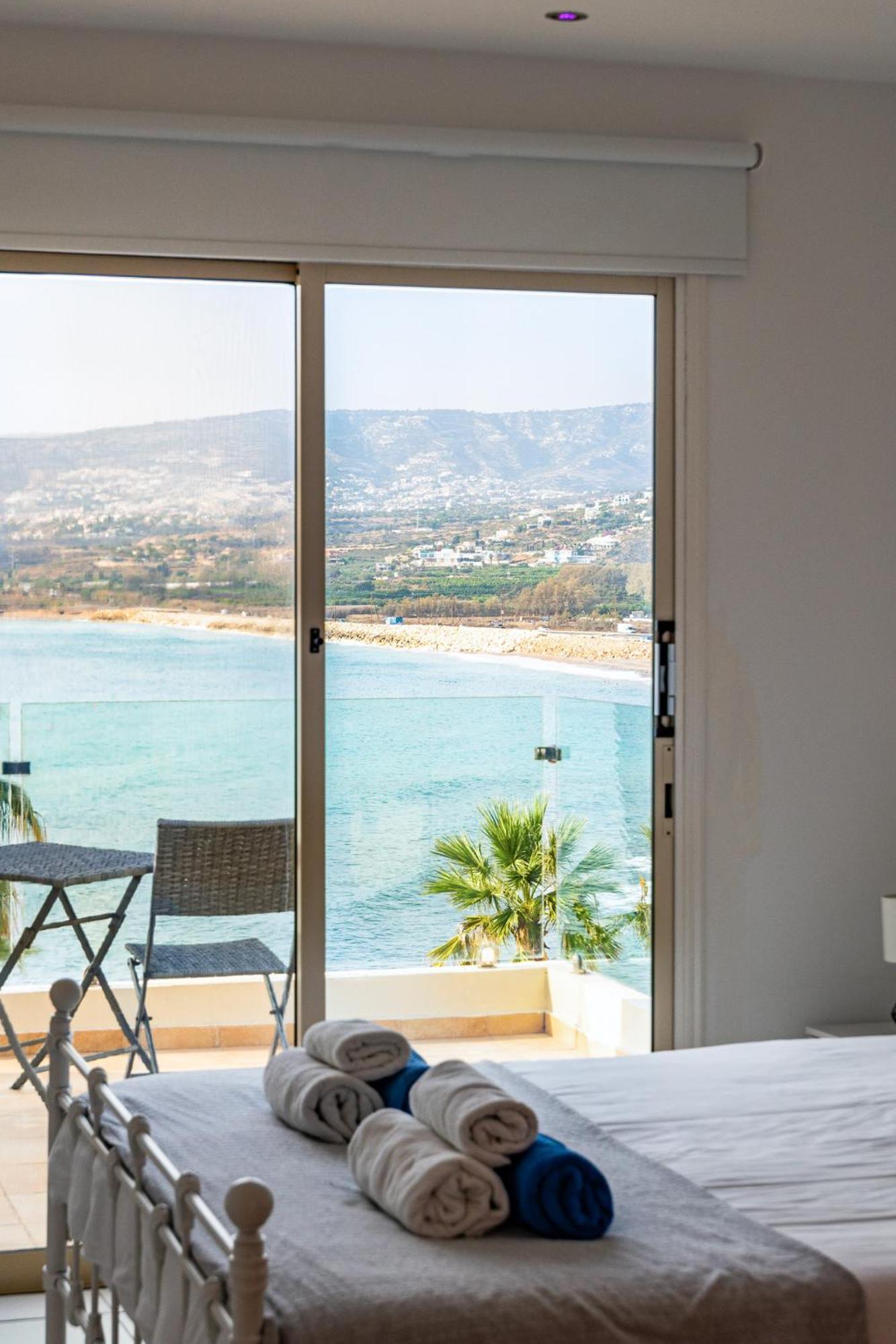 Beach Front Villa Mer Blu By Ezoria Villas Coral Bay Exterior foto