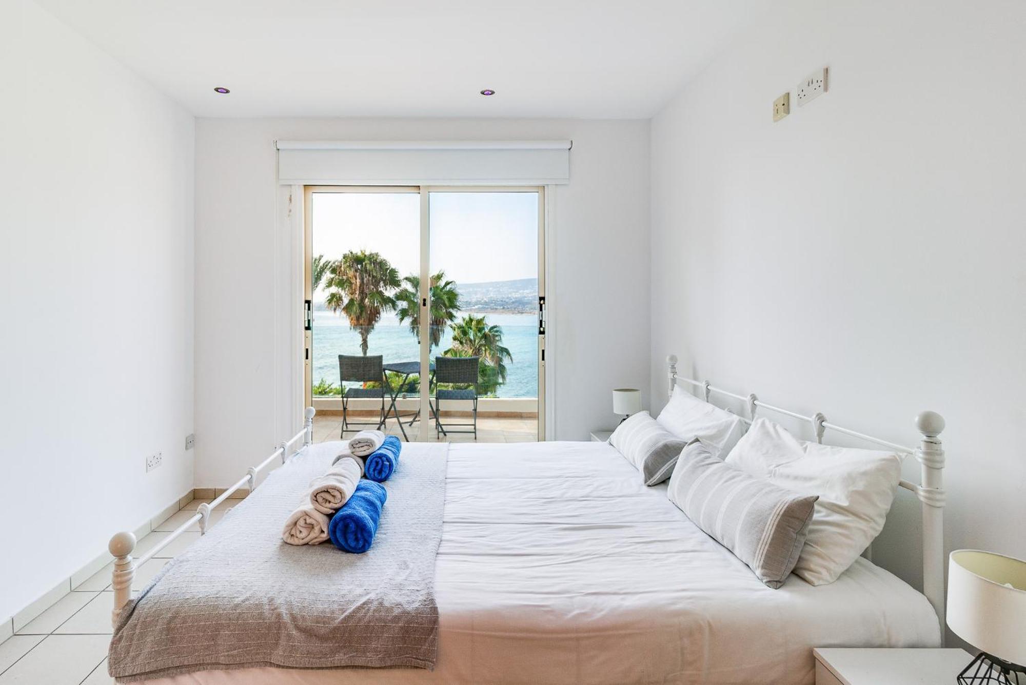 Beach Front Villa Mer Blu By Ezoria Villas Coral Bay Exterior foto