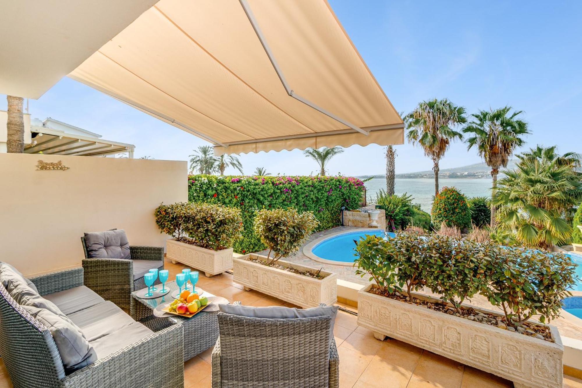 Beach Front Villa Mer Blu By Ezoria Villas Coral Bay Exterior foto